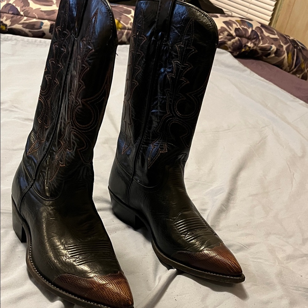 Classic Black and Brown Western Boots size 8w